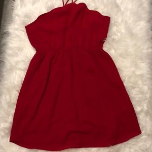 Red scalloped dresz